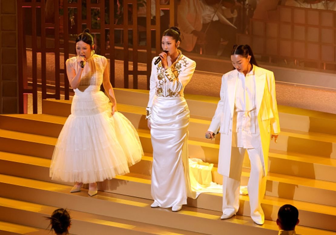 El grupo Golden (KPop Demon Hunters) cantando en los Oscars 2026.